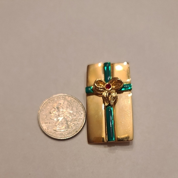 AAI Christmas Gift Gold Tone Brooch Pin - Picture 3 of 3